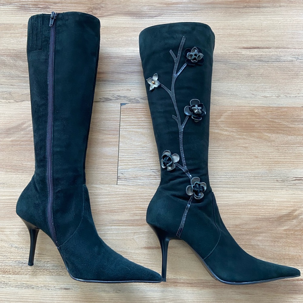 Stylish suede boots! Purchased in Europe.